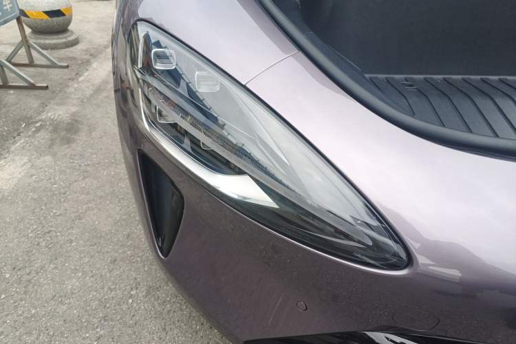 Used Xiaomi Auto SU7 2024 Rear-Drive Long-Range Intelligent Driving Version Right Front Headlight