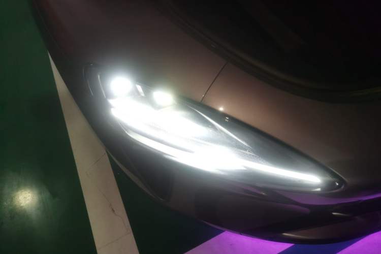 Used Xiaomi Auto SU7 2024 Rear-Drive Long-Range Intelligent Driving Version Right Front Headlight