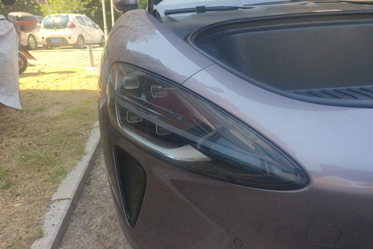 Used Xiaomi Auto SU7 2024 Four-Wheel Drive Ultra-Long Range Advanced Intelligent Driving Max Edition Right Front Headlight