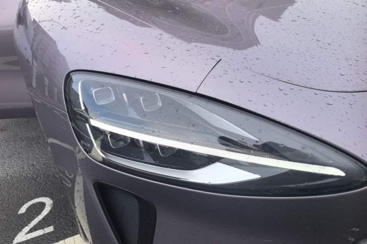 Used Xiaomi Auto SU7 2024 Four-Wheel Drive Ultra-Long Range Advanced Intelligent Driving Max Edition Right Front Headlight