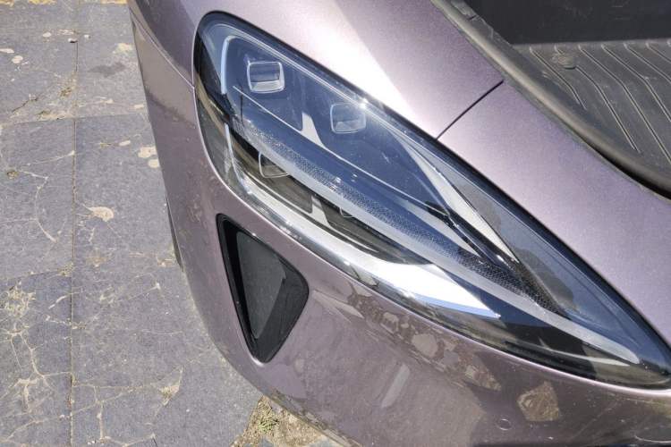 Used Xiaomi Auto SU7 2024 Four-Wheel Drive Ultra-Long Range Advanced Intelligent Driving Max Edition Right Front Headlight