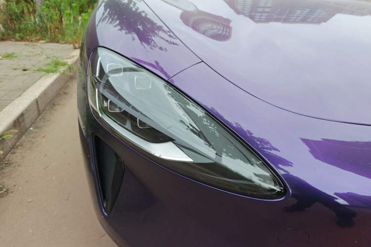 Used Xiaomi Auto SU7 2024 Four-Wheel Drive Ultra-Long Range Advanced Intelligent Driving Max Edition Right Front Headlight