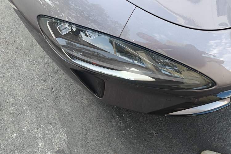 Used Xiaomi Auto SU7 2024 Rear-Drive Long-Range Intelligent Driving Version Right Front Headlight