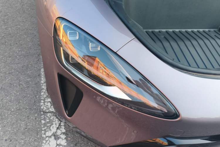 Used Xiaomi Auto SU7 2024 Rear-Drive Long-Range Intelligent Driving Version Right Front Headlight