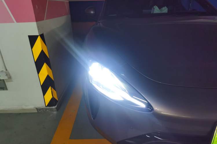 Used Xiaomi Auto SU7 2024 Rear-Drive Ultra-Long Range Advanced Pro-Level Intelligent Driving Version Right Front Headlight