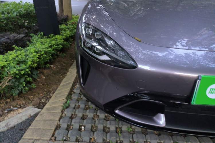 Used Xiaomi Auto SU7 2024 Four-Wheel Drive Ultra-Long Range Advanced Intelligent Driving Max Edition Right Front Headlight