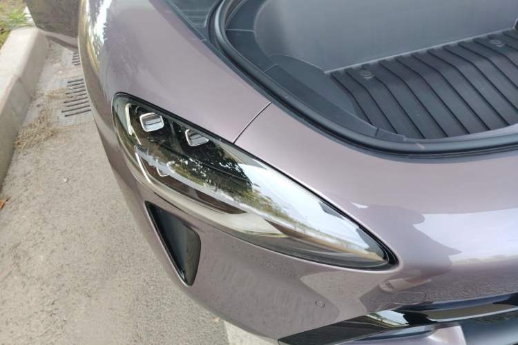 Used Xiaomi Auto SU7 2024 Four-Wheel Drive Ultra-Long Range Advanced Intelligent Driving Max Edition Right Front Headlight