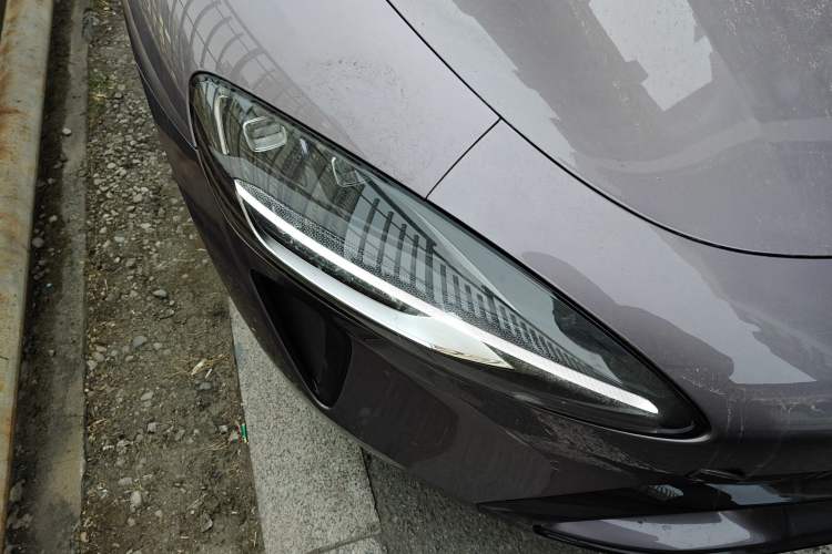 Used Xiaomi Auto SU7 2024 Four-Wheel Drive Ultra-Long Range Advanced Intelligent Driving Max Edition Right Front Headlight