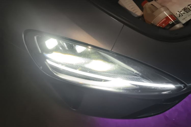 Used Xiaomi Auto SU7 2024 Four-Wheel Drive Ultra-Long Range Advanced Intelligent Driving Max Edition Right Front Headlight