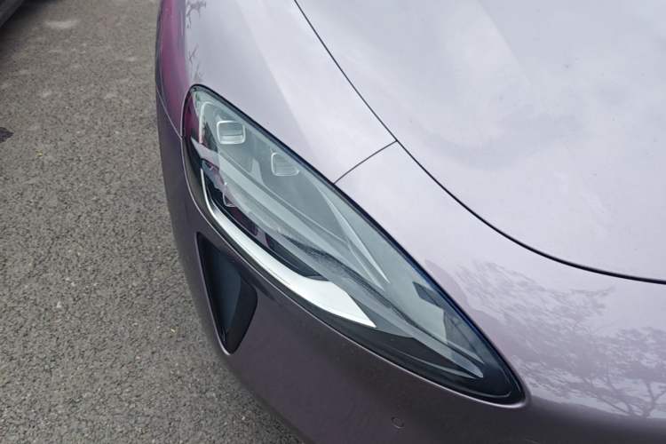 Used Xiaomi Auto SU7 2024 Four-Wheel Drive Ultra-Long Range Advanced Intelligent Driving Max Edition Right Front Headlight