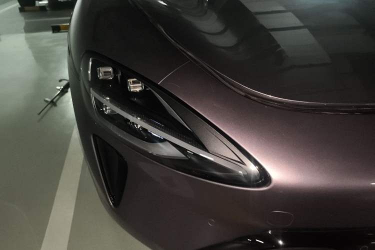 Used Xiaomi Auto SU7 2024 Rear-Drive Long-Range Intelligent Driving Version Right Front Headlight