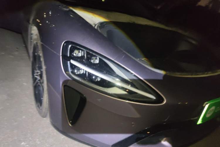 Used Xiaomi Auto SU7 2024 Four-Wheel Drive Ultra-Long Range Advanced Intelligent Driving Max Edition Right Front Headlight