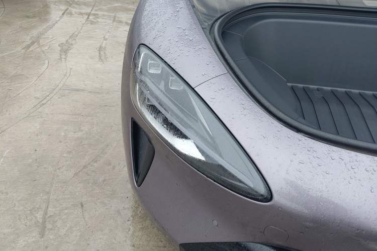 Used Xiaomi Auto SU7 2024 Four-Wheel Drive Ultra-Long Range Advanced Intelligent Driving Max Edition Right Front Headlight