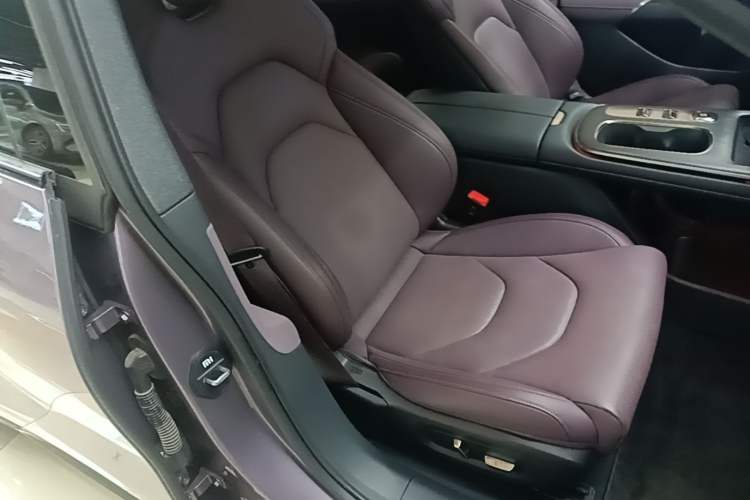 Used Xiaomi Auto SU7 2024 Rear-Drive Long-Range Intelligent Driving Version Right Front Seat