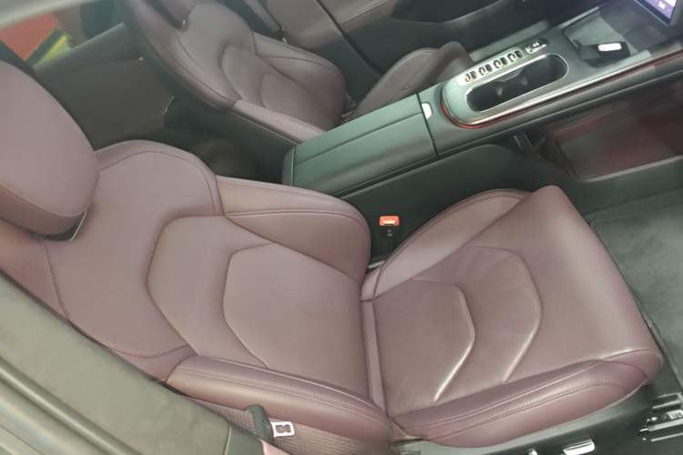 Used Xiaomi Auto SU7 2024 Four-Wheel Drive Ultra-Long Range Advanced Intelligent Driving Max Edition Right Front Seat