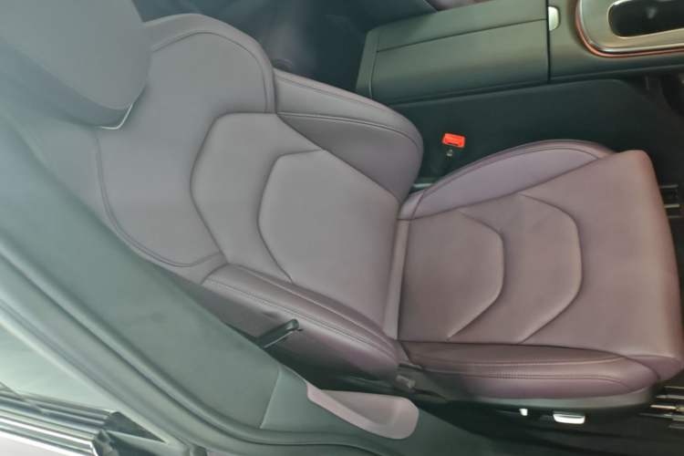 Used Xiaomi Auto SU7 2024 Four-Wheel Drive Ultra-Long Range Advanced Intelligent Driving Max Edition Right Front Seat