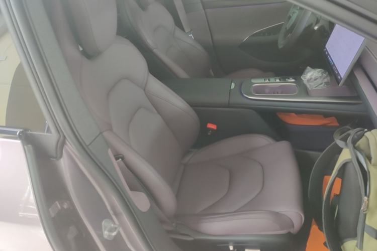 Used Xiaomi Auto SU7 2024 Rear-Drive Long-Range Intelligent Driving Version Right Front Seat