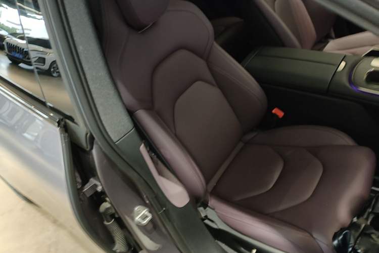 Used Xiaomi Auto SU7 2024 Rear-Drive Ultra-Long Range Advanced Pro-Level Intelligent Driving Version Right Front Seat