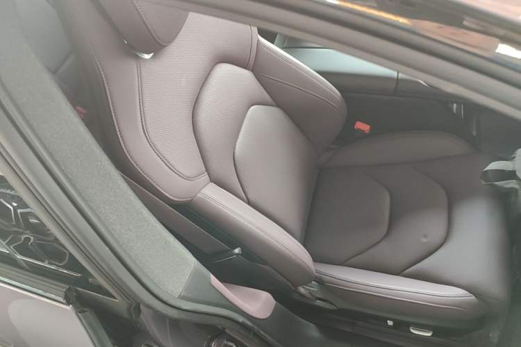Used Xiaomi Auto SU7 2024 Rear-Drive Ultra-Long Range Advanced Pro-Level Intelligent Driving Version Right Front Seat