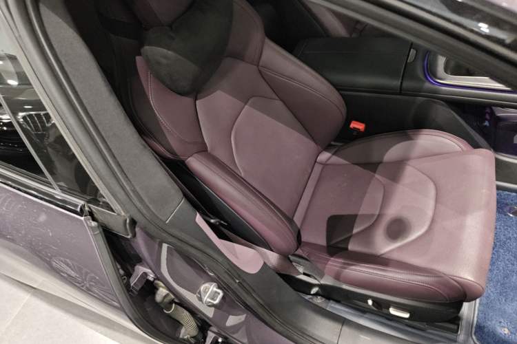 Used Xiaomi Auto SU7 2024 Four-Wheel Drive Ultra-Long Range Advanced Intelligent Driving Max Edition Right Front Seat