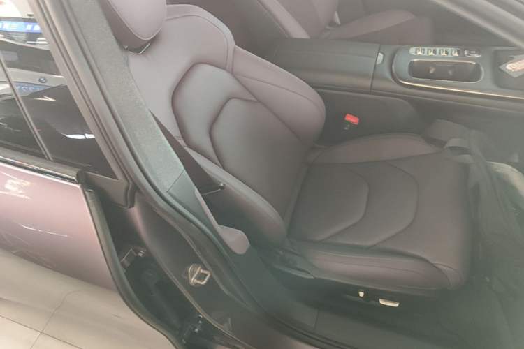 Used Xiaomi Auto SU7 2024 Rear-Drive Ultra-Long Range Advanced Pro-Level Intelligent Driving Version Right Front Seat