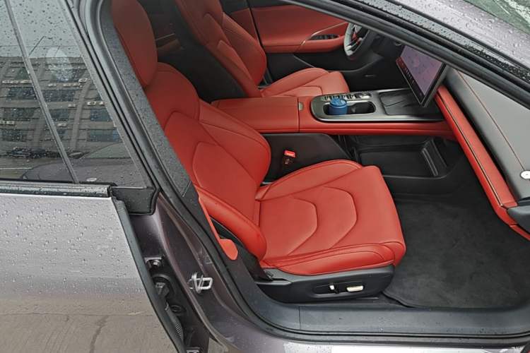 Used Xiaomi Auto SU7 2024 Rear-Drive Ultra-Long Range Advanced Pro-Level Intelligent Driving Version Right Front Seat
