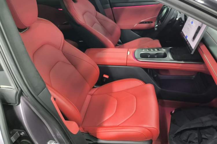 Used Xiaomi Auto SU7 2024 Four-Wheel Drive Ultra-Long Range Advanced Intelligent Driving Max Edition Right Front Seat