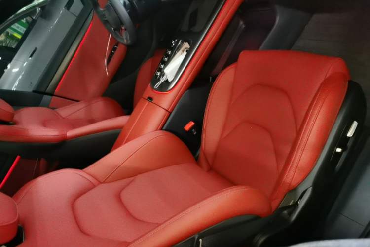 Used Xiaomi Auto SU7 2024 Four-Wheel Drive Ultra-Long Range Advanced Intelligent Driving Max Edition Right Front Seat