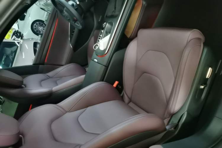 Used Xiaomi Auto SU7 2024 Four-Wheel Drive Ultra-Long Range Advanced Intelligent Driving Max Edition Right Front Seat