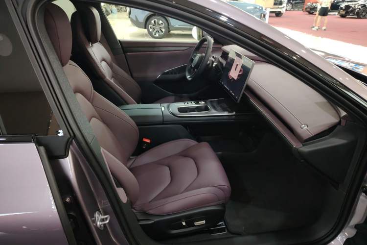 Used Xiaomi Auto SU7 2024 Rear-Drive Long-Range Intelligent Driving Version Right Front Seat