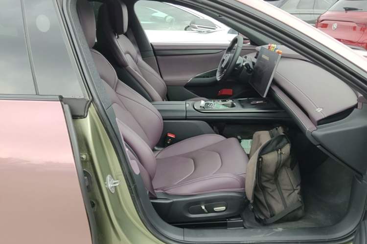 Used Xiaomi Auto SU7 2024 Rear-Drive Long-Range Intelligent Driving Version Right Front Seat
