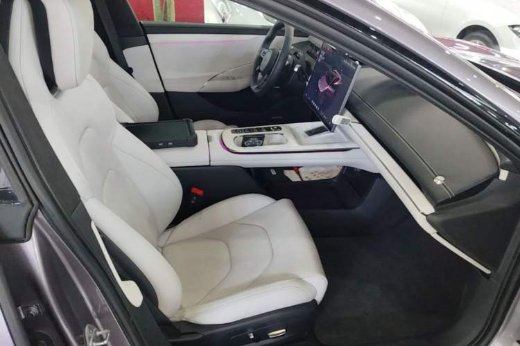 Used Xiaomi Auto SU7 2024 Four-Wheel Drive Ultra-Long Range Advanced Intelligent Driving Max Edition Right Front Seat