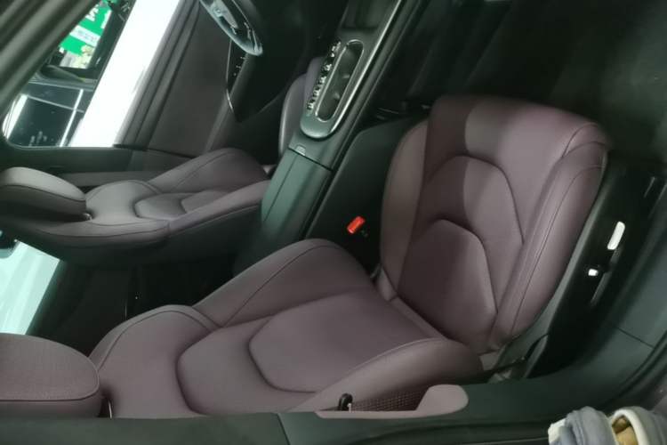 Used Xiaomi Auto SU7 2024 Four-Wheel Drive Ultra-Long Range Advanced Intelligent Driving Max Edition Right Front Seat