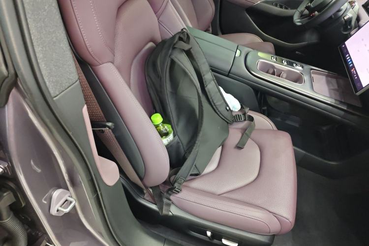 Used Xiaomi Auto SU7 2024 Rear-Drive Ultra-Long Range Advanced Pro-Level Intelligent Driving Version Right Front Seat