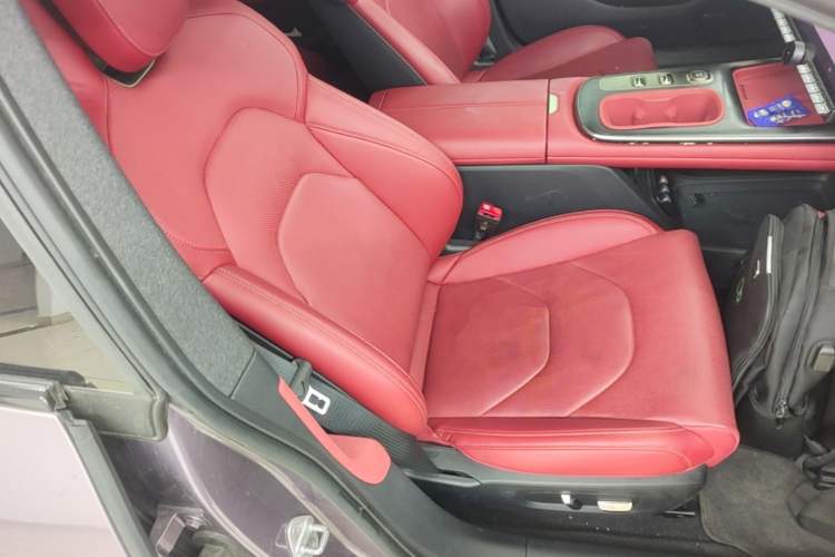 Used Xiaomi Auto SU7 2024 Rear-Drive Long-Range Intelligent Driving Version Right Front Seat