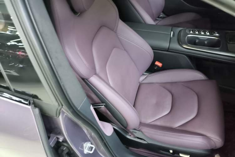 Used Xiaomi Auto SU7 2024 Four-Wheel Drive Ultra-Long Range Advanced Intelligent Driving Max Edition Right Front Seat