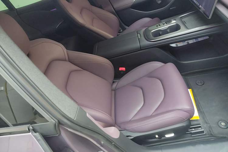 Used Xiaomi Auto SU7 2024 Rear-Drive Long-Range Intelligent Driving Version Right Front Seat
