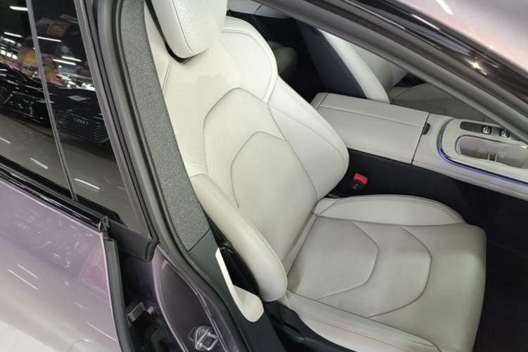 Used Xiaomi Auto SU7 2024 Rear-Drive Long-Range Intelligent Driving Version Right Front Seat