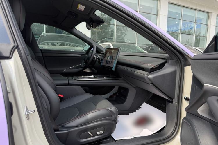 Used Xiaomi Auto SU7 2024 Rear-Drive Long-Range Intelligent Driving Version Right Front Seat