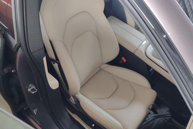 Used Xiaomi Auto SU7 2024 Rear-Drive Ultra-Long Range Advanced Pro-Level Intelligent Driving Version Right Front Seat