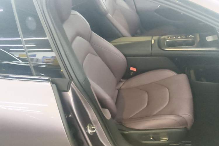 Used Xiaomi Auto SU7 2024 Rear-Drive Ultra-Long Range Advanced Pro-Level Intelligent Driving Version Right Front Seat