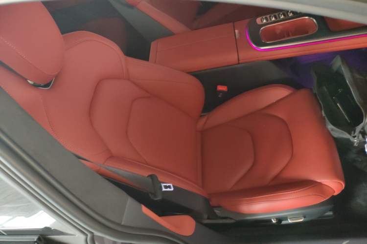 Used Xiaomi Auto SU7 2024 Four-Wheel Drive Ultra-Long Range Advanced Intelligent Driving Max Edition Right Front Seat