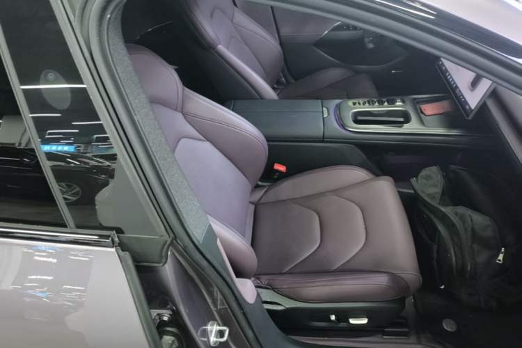 Used Xiaomi Auto SU7 2024 Rear-Drive Ultra-Long Range Advanced Pro-Level Intelligent Driving Version Right Front Seat