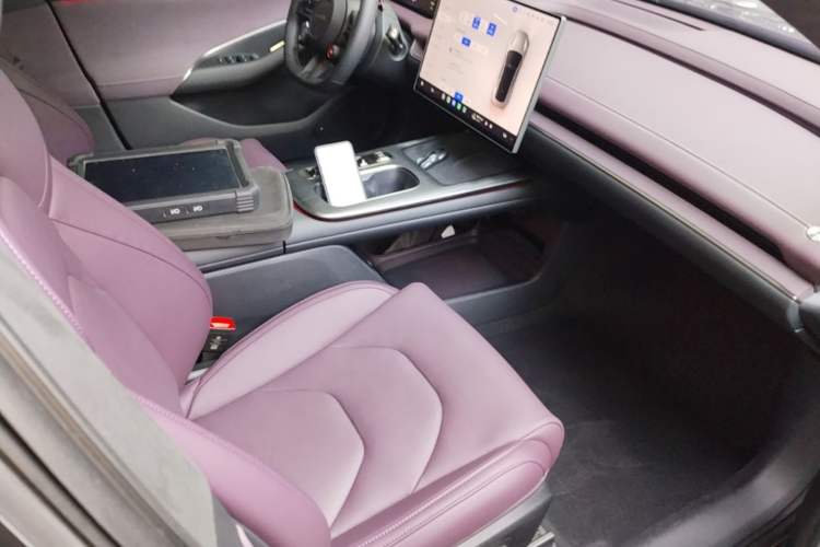 Used Xiaomi Auto SU7 2024 Four-Wheel Drive Ultra-Long Range Advanced Intelligent Driving Max Edition Right Front Seat