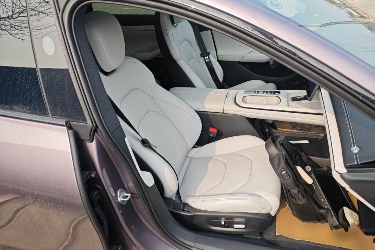 Used Xiaomi Auto SU7 2024 Rear-Drive Long-Range Intelligent Driving Version Right Front Seat