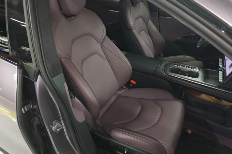 Used Xiaomi Auto SU7 2024 Four-Wheel Drive Ultra-Long Range Advanced Intelligent Driving Max Edition Right Front Seat