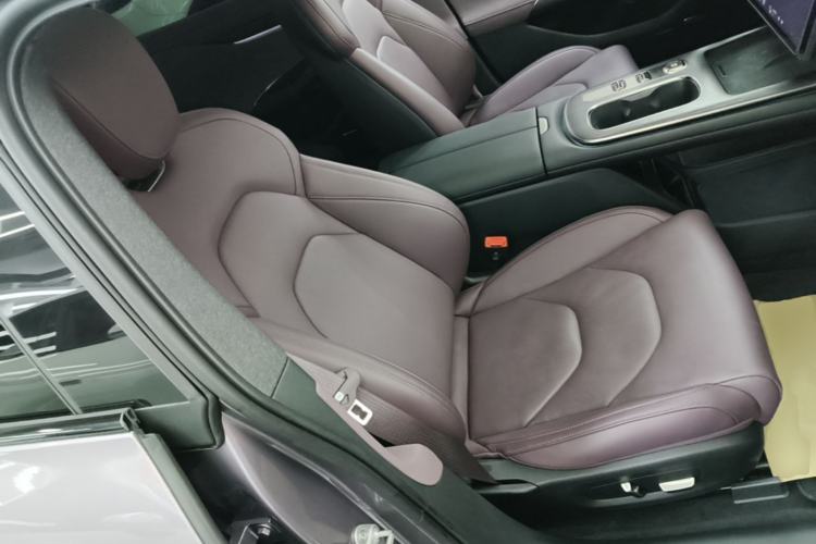 Used Xiaomi Auto SU7 2024 Rear-Drive Long-Range Intelligent Driving Version Right Front Seat