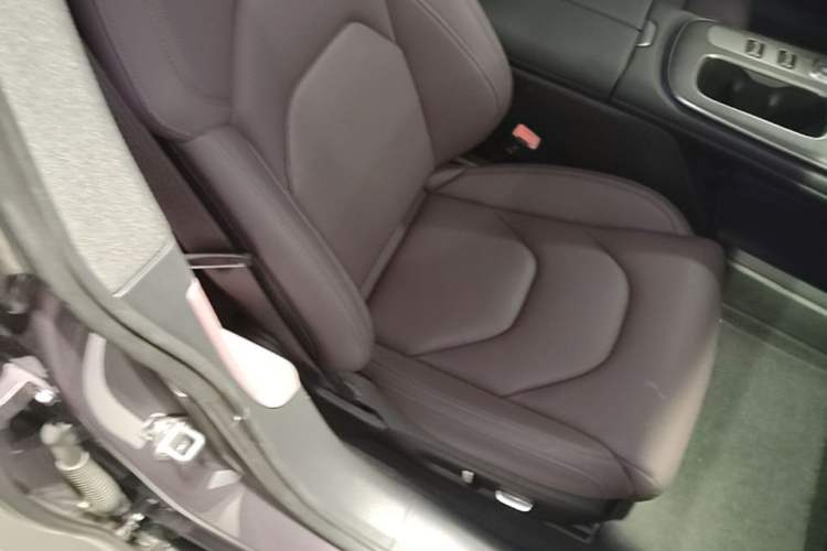 Used Xiaomi Auto SU7 2024 Rear-Drive Long-Range Intelligent Driving Version Right Front Seat