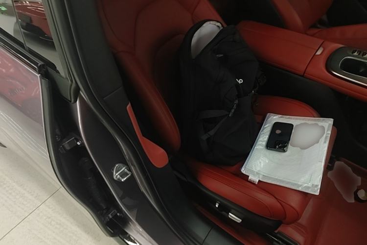 Used Xiaomi Auto SU7 2024 Four-Wheel Drive Ultra-Long Range Advanced Intelligent Driving Max Edition Right Front Seat