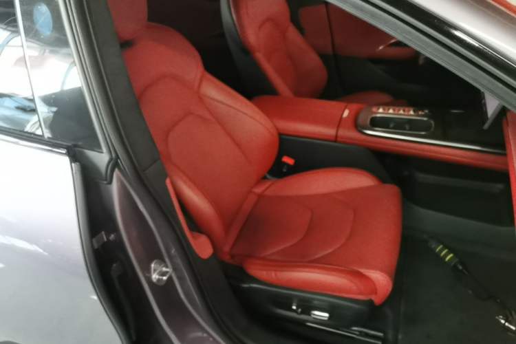 Used Xiaomi Auto SU7 2024 Four-Wheel Drive Ultra-Long Range Advanced Intelligent Driving Max Edition Right Front Seat